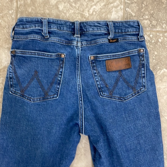 Wrangler Women’s High Rise Flare Jeans Sz 28 x 36 - Picture 8 of 15